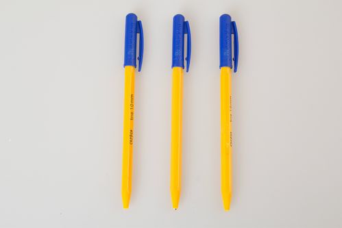 简易笔工厂生产批发圆珠笔旋动式塑料黄杆原子笔办公文具外贸出口